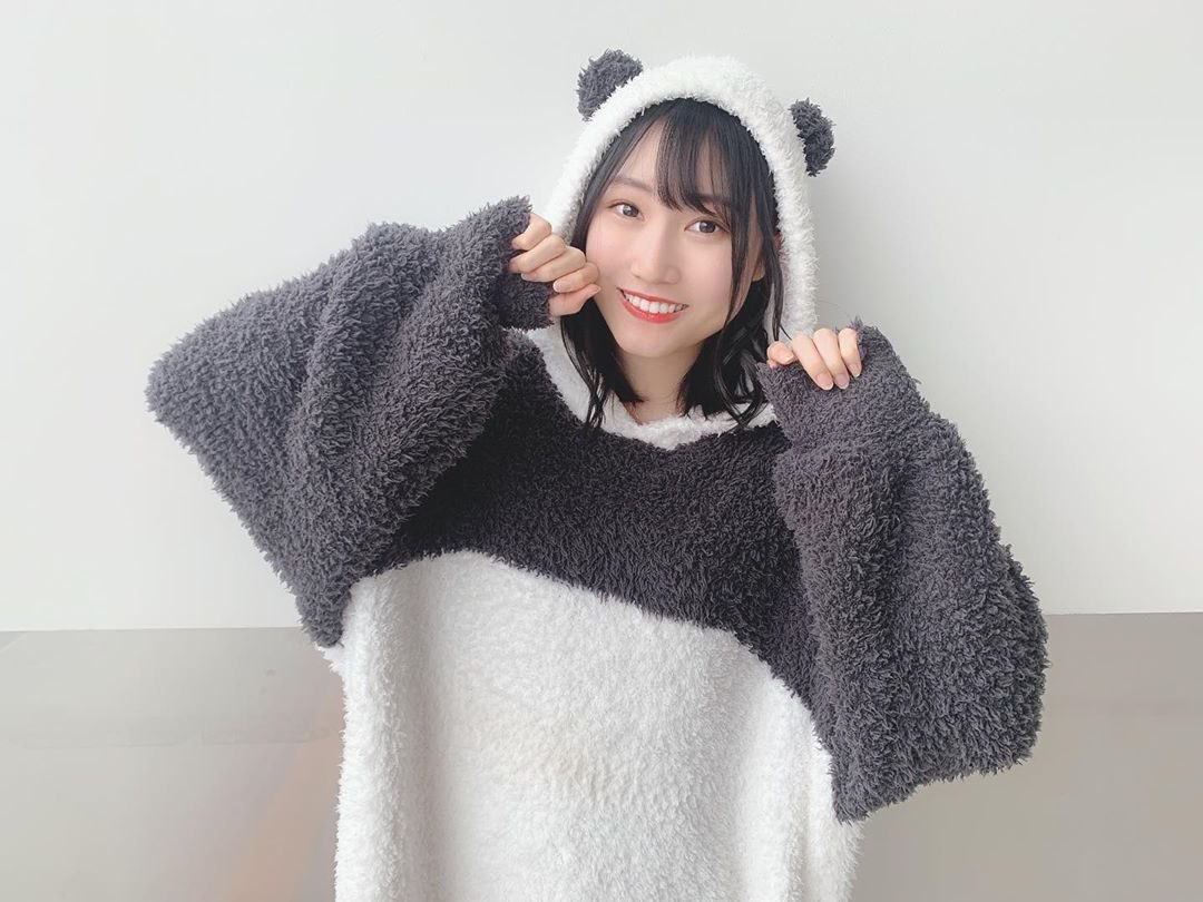 think she’s just having fun as an idol and living her life how she wants it, she was robbed at the 2017 janken tournament and we deserve a world where people know about her cute panda side and not her terrifying panda side also SHE’S SO CUTE can she pls burn the nao panda 