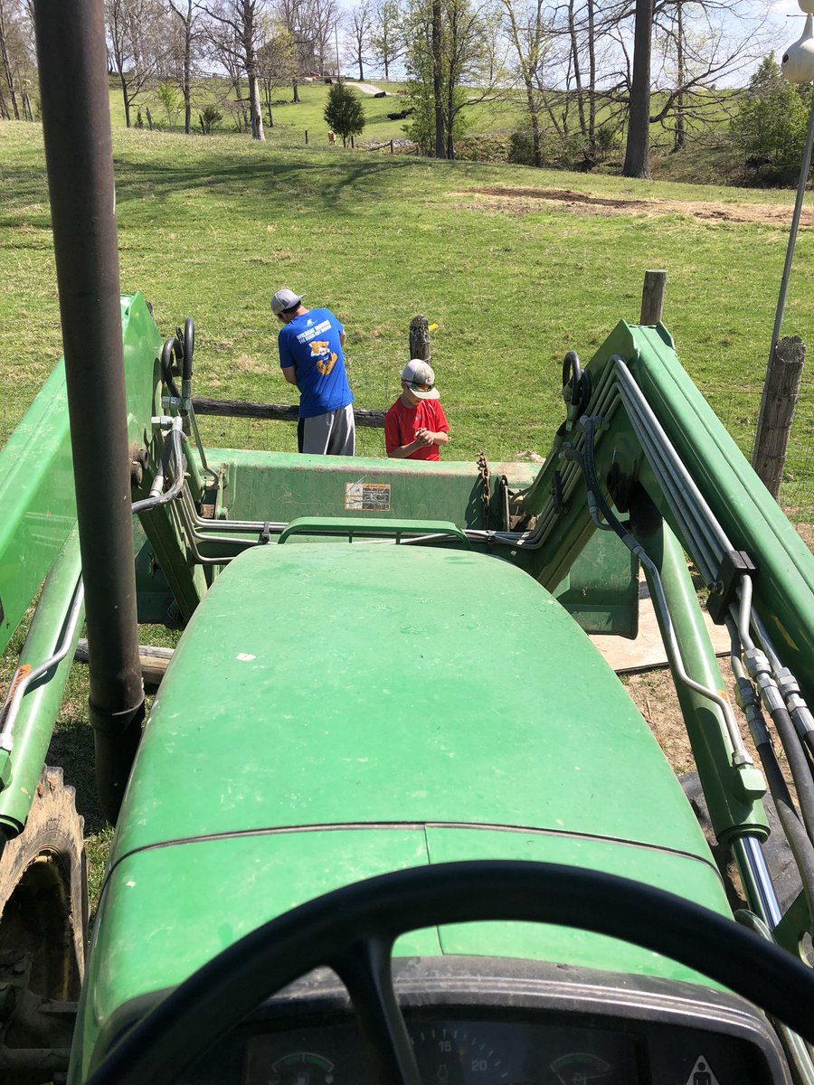 wcarman's tweet photo. Good day to do some fence repair and replace. #springinky #igottodrivethetractor https://t.co/p4hpJEUUlF