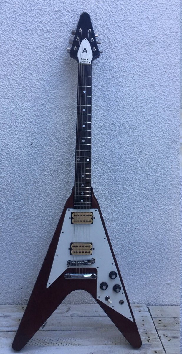 metalattackers's tweet photo. As you guys know,I was spring cleaning over the weekend,here’s my first Guitar (My Profile picture) that I bought in 1984,I paid £125.00 then,which took me a month to pay it off,It still sounds unreal today \m/...😎
#metalattackers
#metalattackers
#metalaxe https://t.co/ULJjweqlNd