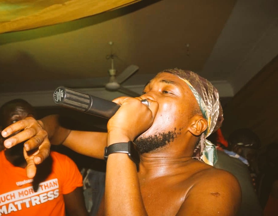 mrewa_g's tweet photo. I won't even lie man I miss all the energy and fun!.... Fuck it I miss work and everybody 🎤 📸:- @iam_jerrymorgan

#SuperHypeMan #VJIcey #HypeTension #StaySafe #WashYourHands #COVID19 https://t.co/UyOu3CIl3h