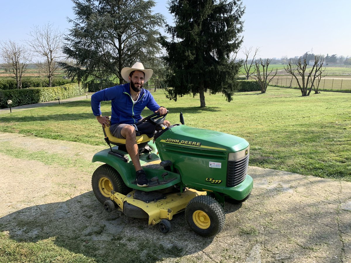 96_fix's tweet photo. My home is my paradise! 👨🏻‍🌾🌳🌲🌱🥀 #casa #family #natura #johndeere #buenavibra #incompagniadelsorriso https://t.co/9nwVdfRwb4