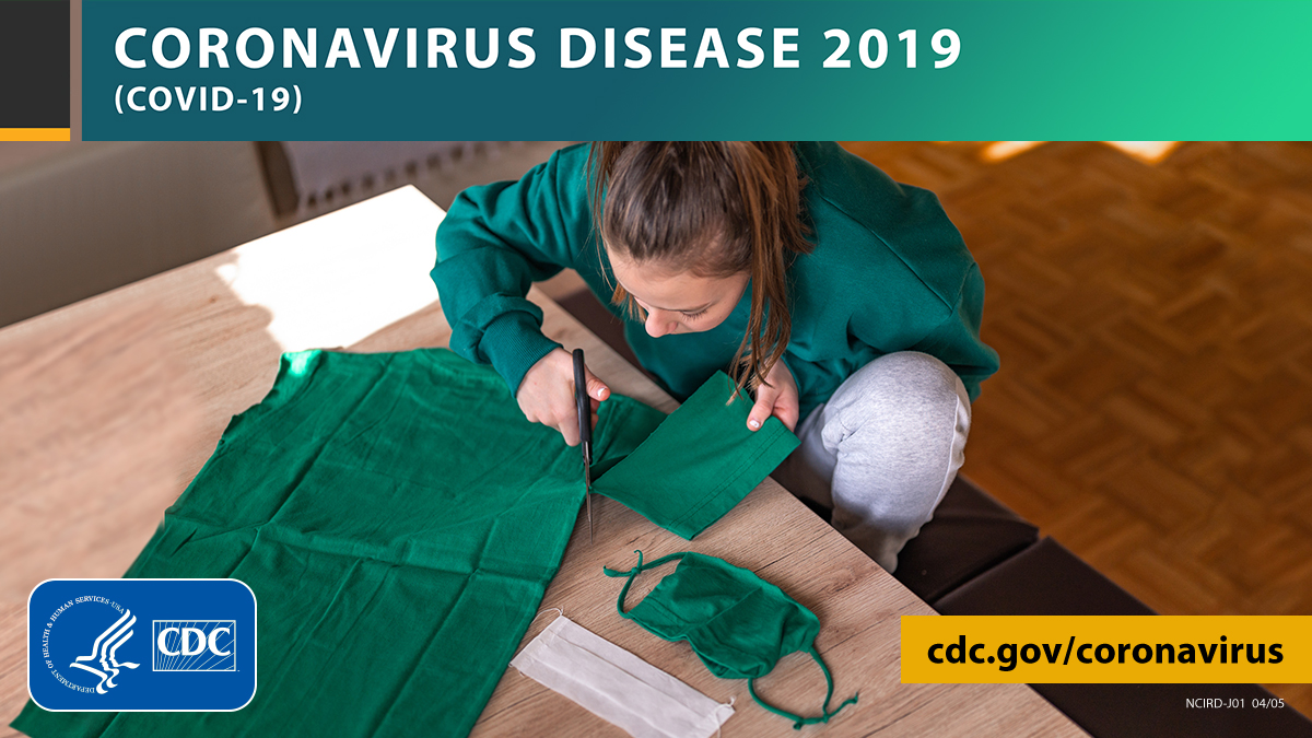 CDCgov's tweet photo. Reduce spread of #COVID19. When in public, use a cloth face covering that 
✔️Reaches above nose &amp; below chin, completely covering mouth &amp; nostrils
✔️Fits snugly against sides of your face
✔️Is made of multiple layers of cloth that you can breathe through
https://t.co/bihJ3xEM15 https://t.co/wvaRlxv47G