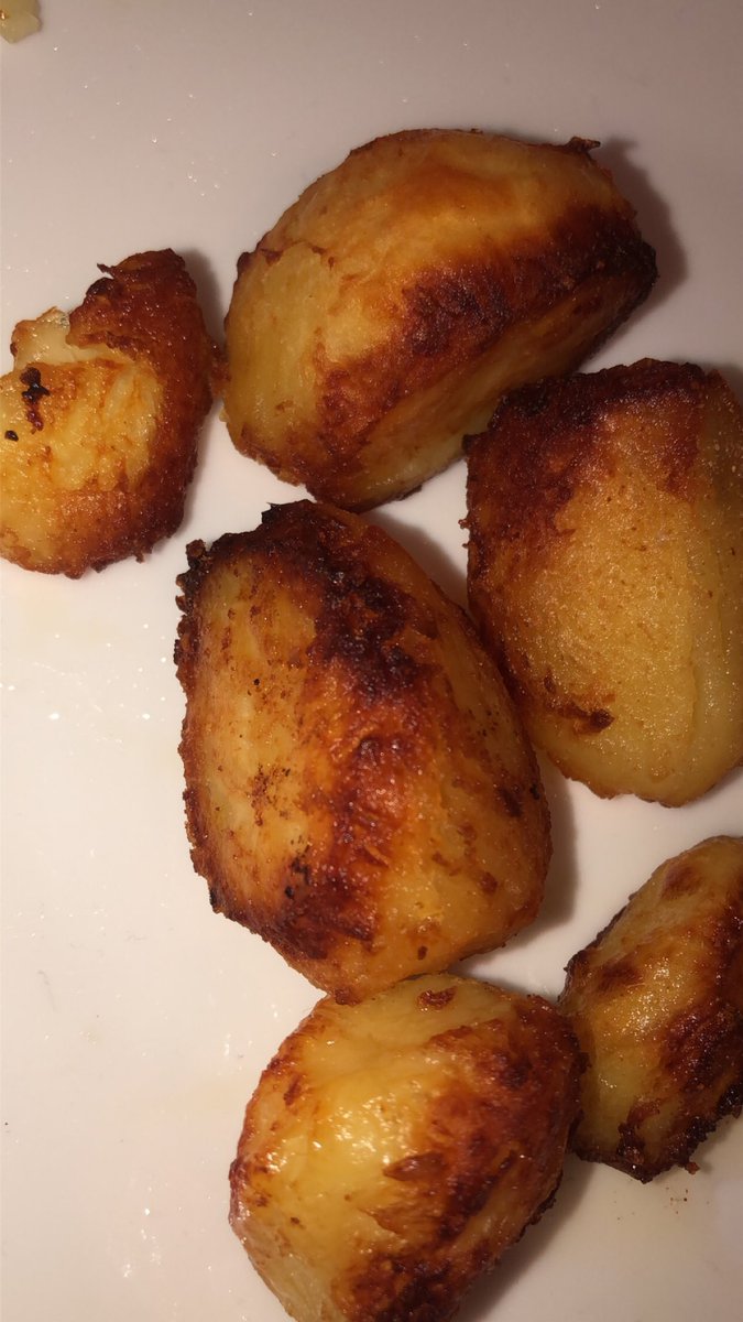 Ciarafarrellyy1's tweet photo. Love late roasties 🤣🤣 https://t.co/ANIIUlmysi
