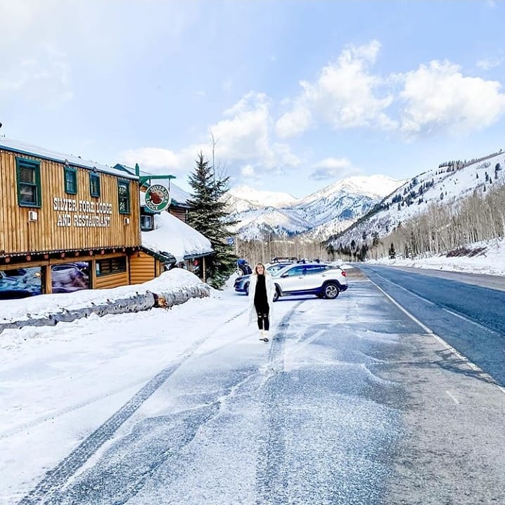 SilverForkLodge's tweet image. A beautiful picture from @ emparks! Thanks for sharing! We look forward to seeing you next time! ⛷🗻🥘 #silverforklodge #silverfork #bigcottonwoodcanyon @bigcottonwoodcanyon #bcc #cottonwoodcanyons #brightonutah #curbsideutah #takeoututah #utah #saltlakecity