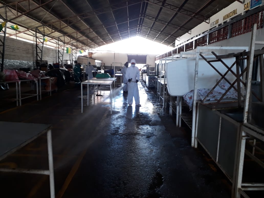 El día de hoy gracias al apoyo de la Empresa de Cemento Atenas, se procedió a realizar una desinfección del mercado municipal de Santa Isabel al exterior e interior del mismo, este trabajo fue coordinado por el GAD Municipal de Santa Isabel.