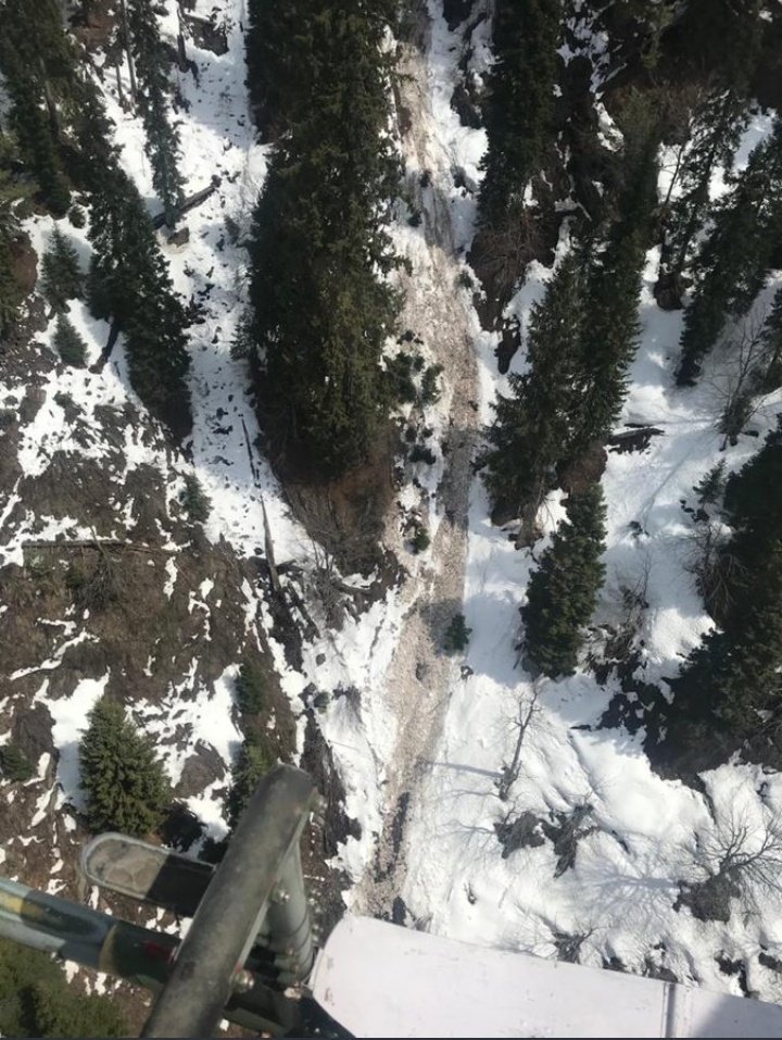 + troops were also injured)- Possible that it was these two paratroopers who were airlifted to Srinagar but succumbed to injuries.Image of the terrain in the area (from  @Amansin40578878 )