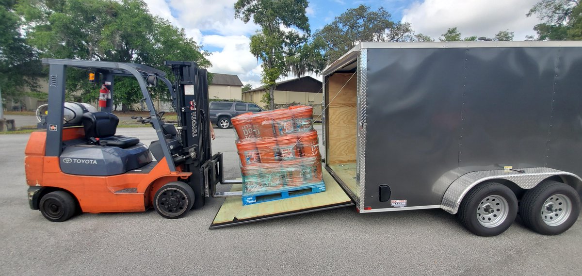 OrlandoPolice's tweet photo. One OPD employee expressed a common concern, supply shortage, the other mentioned @operationbless, who then answered the call. The result? Nearly a thousand officers and deputies across Central FL received 1,500 N95 Masks & 144 sanitation buckets. #randomactsofcommunity https://t.co/O8kxdaROWw