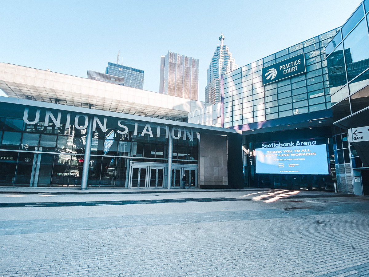 Toronto's tweet photo. The Empty Streets of our City never looked so Beautiful. Dear Friends, we're going to WIN this one for #EachOther. Keep up the Great Work &amp; let's Stay #TorontoStrong 💙 

📸 c/o @Alice_Moran 🙏🏼 https://t.co/nXePRdkYeq