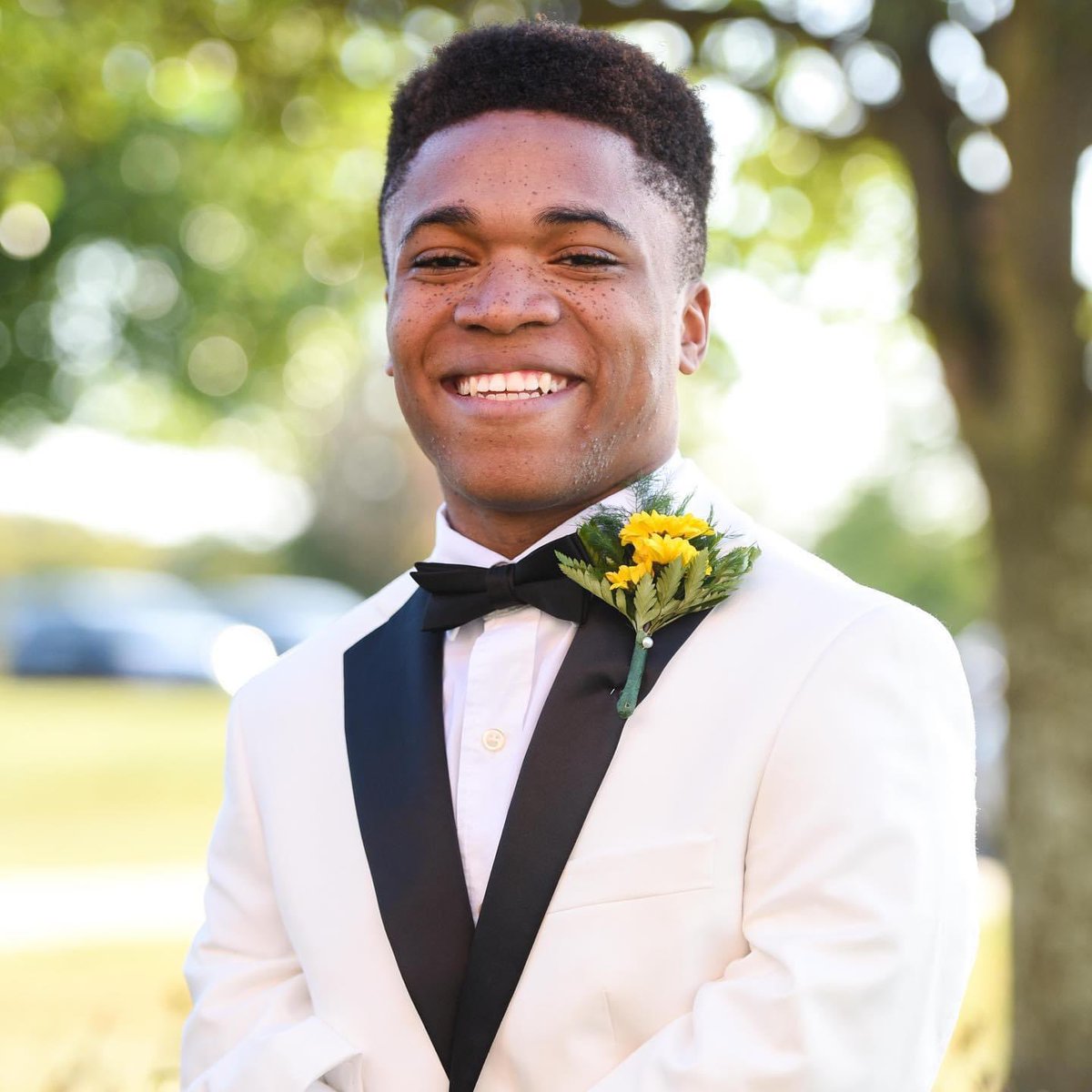 jjanetoth's tweet photo. @KingJames my brothers 18th birthday is on April 18th. He’s super disappointed he’s missing his senior year and celebrating with his friends. Any chance you’d do a video shout out for Malachi’s birthday? https://t.co/IBYVCZxpxh
