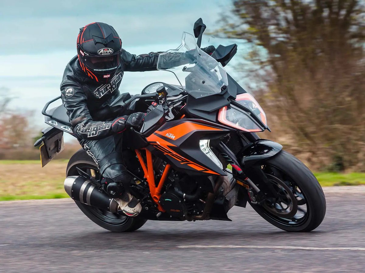 MCNnews's tweet photo. Top stories today on #MCNbikesize -
🔴 #R5K update: https://t.co/X0RuNesm9k
🔴 KTM long termer update: https://t.co/qm9F7DdanW
🔴 How to ride like Neevesy: https://t.co/jpuNlpTE1P https://t.co/qlBC3C4ESj
