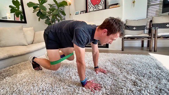 ctyewalker's tweet photo. #TodaysWorkout: I’m serving up Ass &amp; Abs with mini bands. 25min of burn. Come no get it #FitFam!

https://t.co/h7voj7LNv4 https://t.co/7oxz29M5Zi