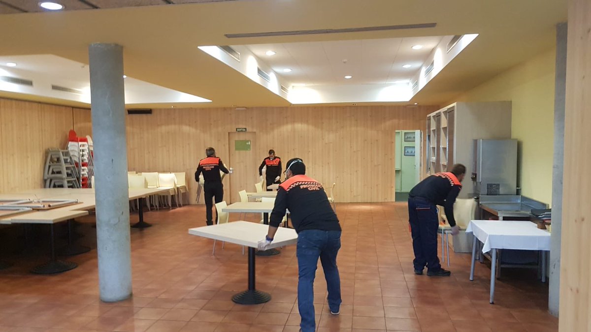 ajtcardona's tweet photo. 📌Comunicat informatiu sobre l’evolució del #COVID19 a Cardona.

👉🏽Llegeix el comunicat sencer a: https://t.co/wJDHDUDnLo

📺Missatge institucional de l’Alcalde, @ferranestruch, explicant la situació: https://t.co/xJxy0DQcyR https://t.co/IYtm11Lsxn