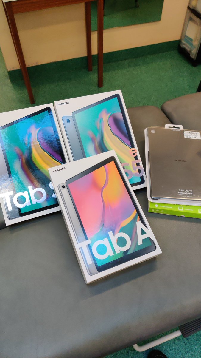 lauramurrayy94's tweet photo. Many thanks to @Google Ireland's Ruth Halliday for the generous donation of tablets to facilitate patient care here in Our Lady Of Lourdes. Also thank you to Siobhan from @harveynormanIE Drogheda for the quick delivery! #physiotherapy #ololh #telehealth #googleireland https://t.co/yUpr80mAKL