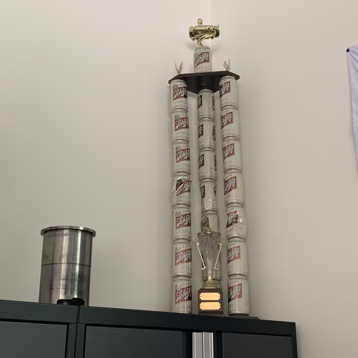 JMeeks55's tweet photo. @walr2772 @MattYocum @iRacing @KevinHarvick @PabstBlueRibbon Still standing strong!!!! ☝️☝️ https://t.co/Zlw2dvmRzD