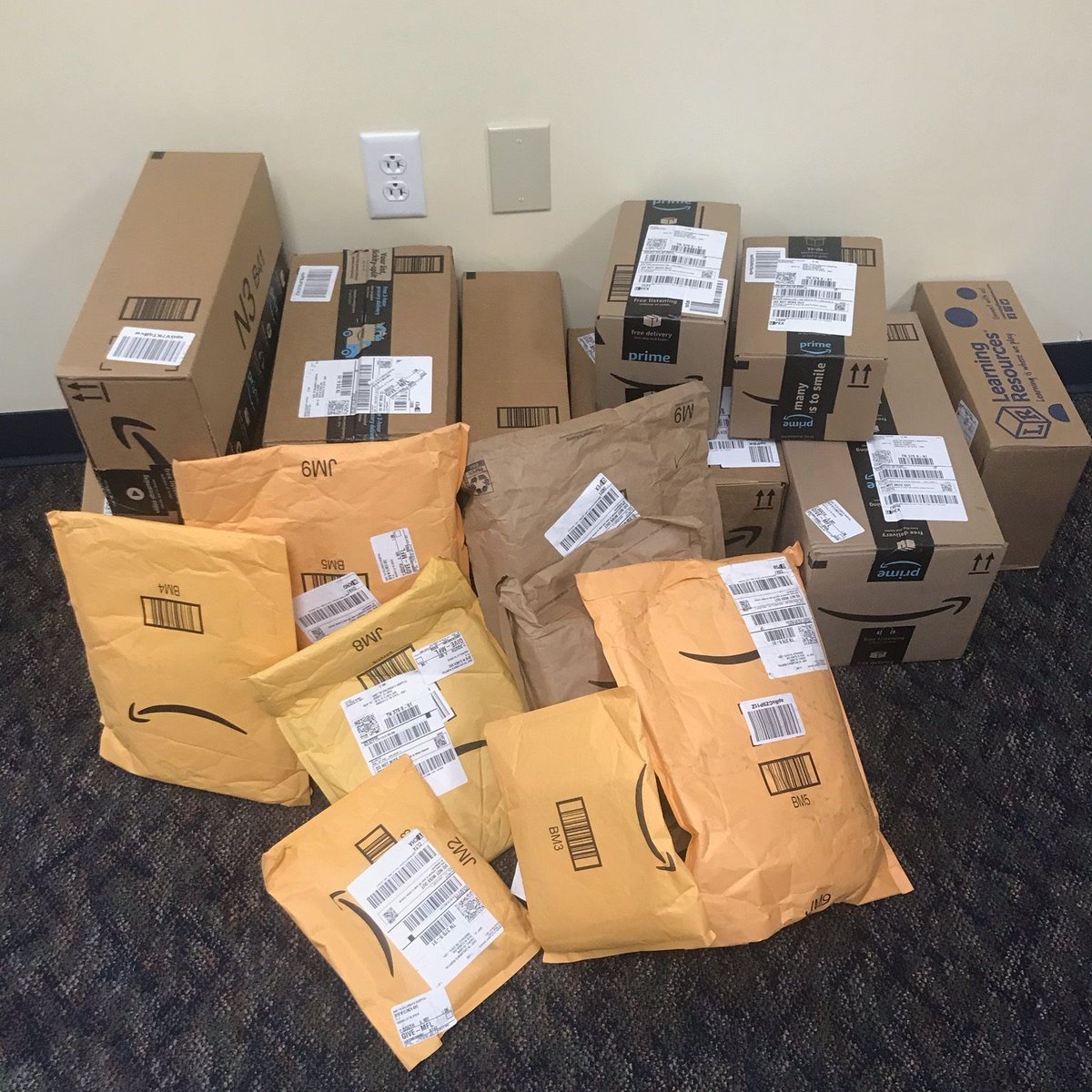 East Tennessee, your generosity has been astounding! We put out a call for toys for our kids and you responded. Here's the first batch of deliveries and more are coming. Thank you for helping us during this crisis and beyond. To donate, go to bit.ly/2xaWmOi.