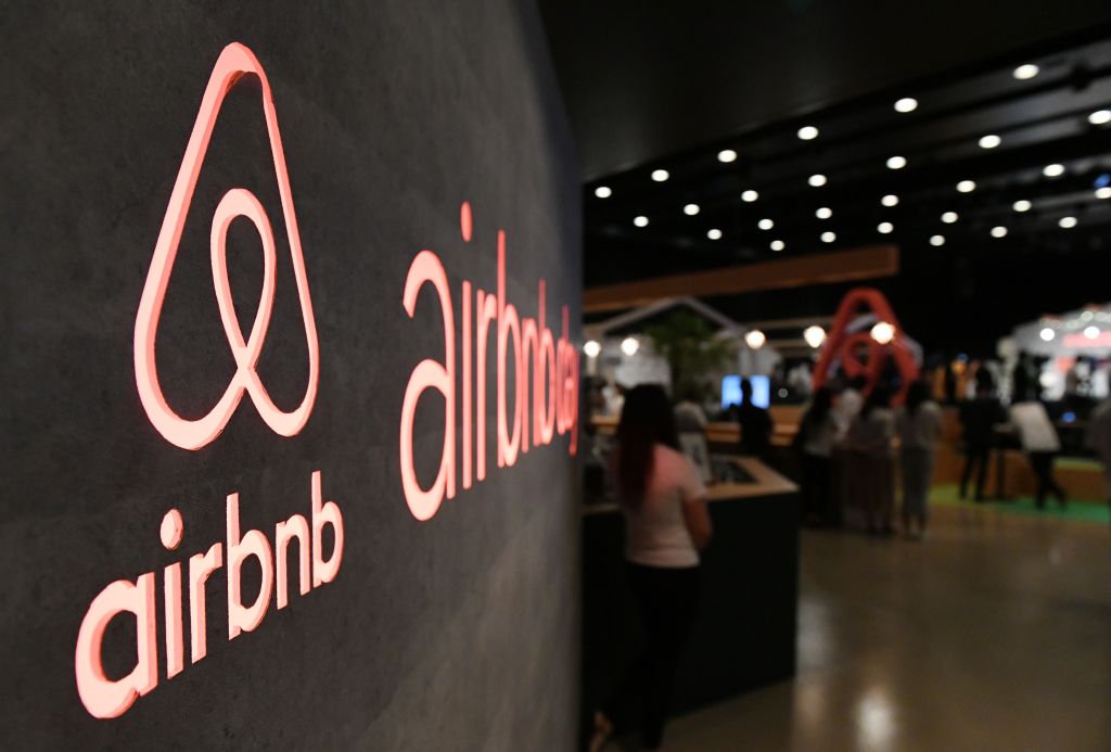 TechCrunch's tweet photo. Airbnb turns to private equity to raise $1 billion https://t.co/qAqiQHchzt by @kirstenkorosec https://t.co/3XJoO7HUWx