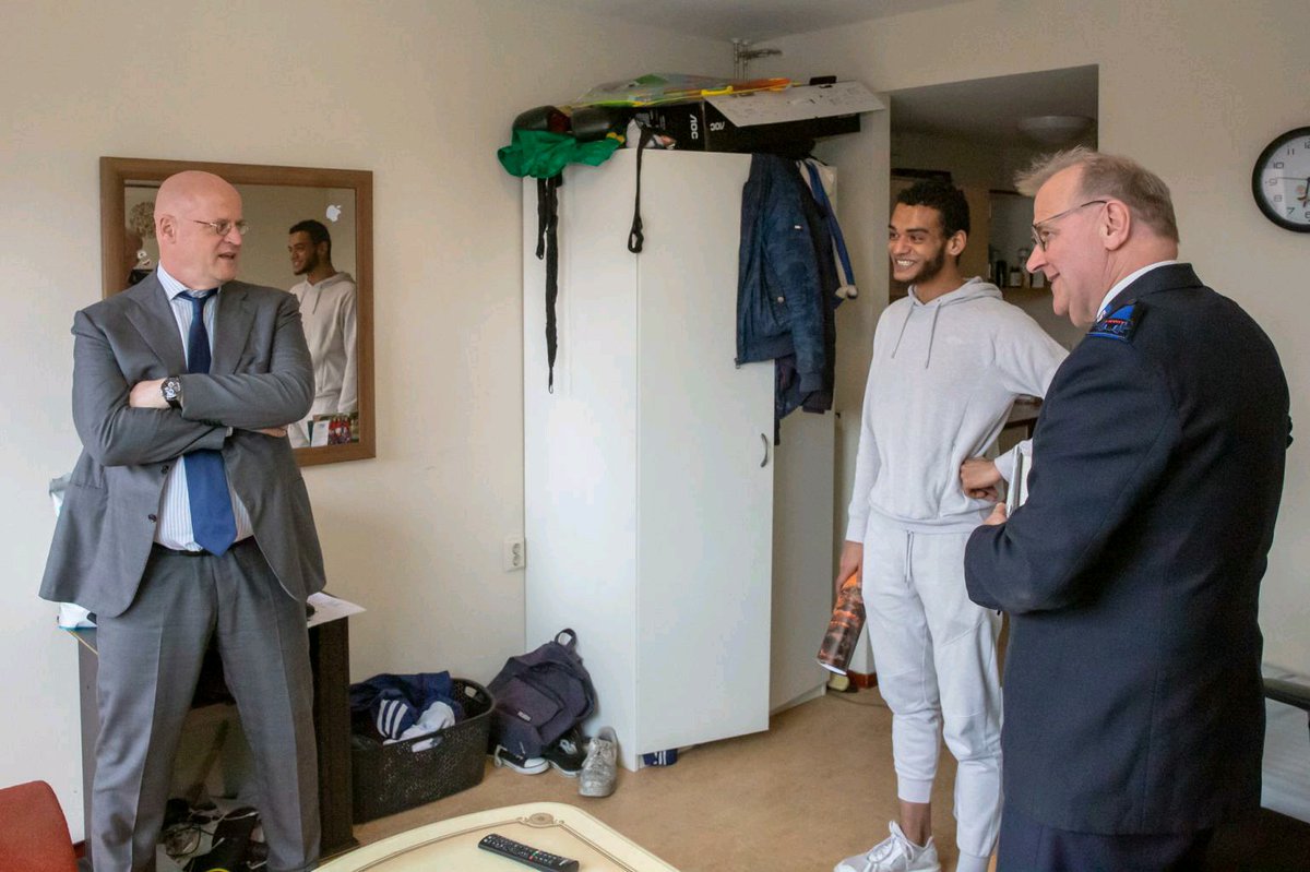 HansDingemanse's tweet photo. BEZOEK | Vanmiddag ontvingen @vadercornel en ik minister @ferdgrapperhaus op locatie Om&amp;Bij @LdHNoordwest We ontvingen bemoediging en waardering voor alle werkers die in deze tijd (forensische) cliënten blijven ondersteunen en creatief naar mogelijkheden blijven zoeken #corona https://t.co/zuErnSw8Wj