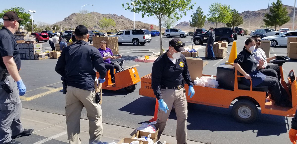 LVMPDNEAC's tweet photo. I would like to extend my gratitude for our COP team, @MKNVspeaks & her staff, as well as other volunteers who helped distribute food via our drive-thru food distribution at Sunrise Highschool. They served approx 400 families in need during this difficult time. #caringcops https://t.co/piGgD3M0Tp