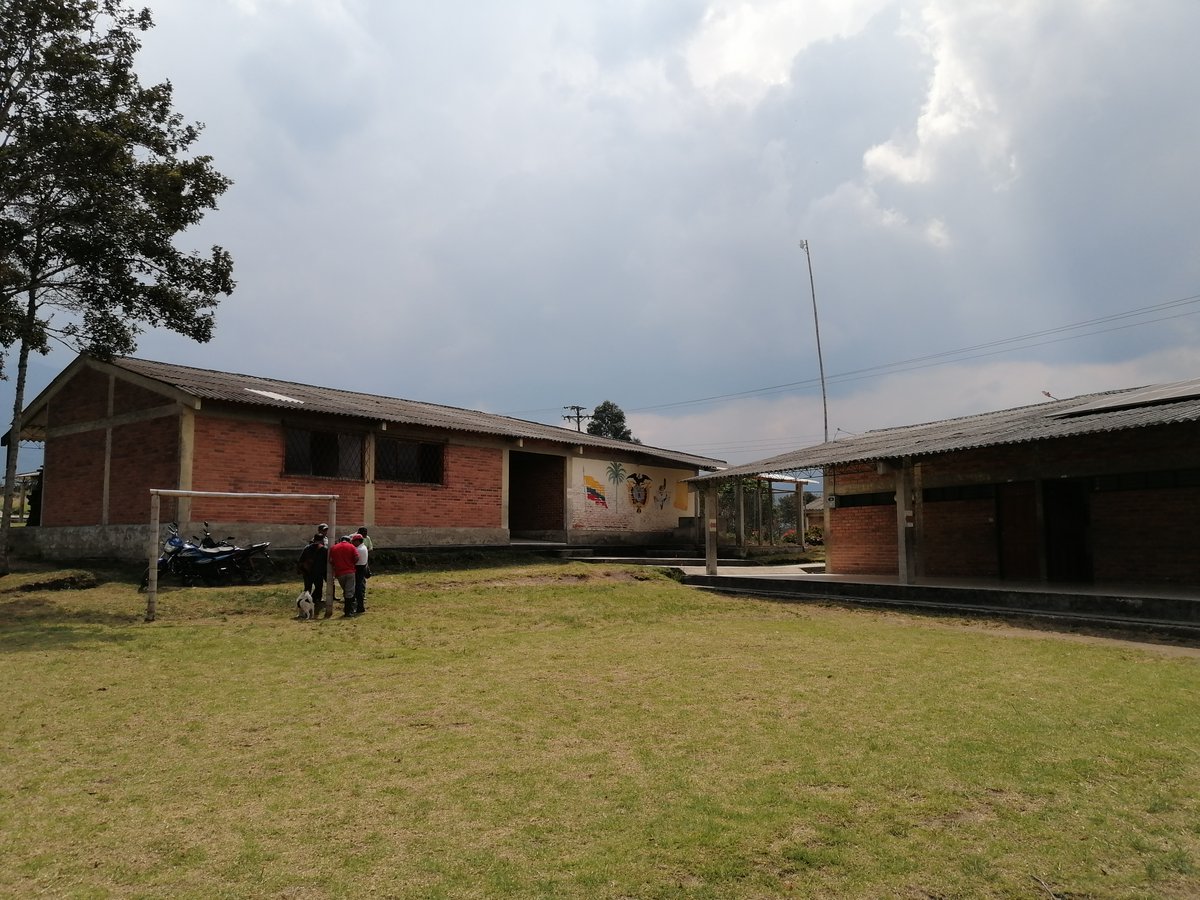 60hertzLatin's tweet photo. Energía para la educación e innovación rural. Visita realizada en el mes de febrero a la microred del resguardo indígena de MOSOCO, Cauca - Colombia #microredes #generacióndistribuida #softwaredemantenimiento https://t.co/cF3aXreOUx