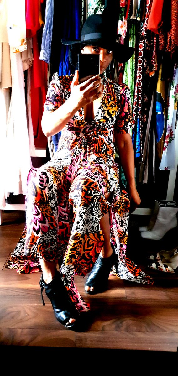 stylebysharonjp's tweet photo. This dress is by &amp;otherstories and it was reduced from £99 to £27. I love the vibrant print and the design.
#summerdress
#maxidress
#summerprint https://t.co/aiATJe3XlM
