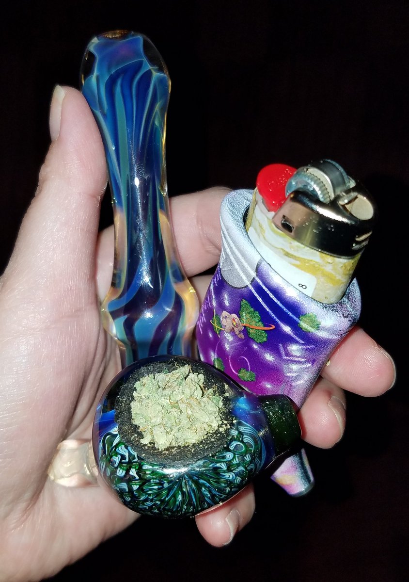 LongHaired_One's tweet photo. Herbal refreshment 💋☁️
#StonerFam #IAmCannabis #MedicatedMondaze #420Life #SmokeSesh #SmokinJs #GlassLife #AddictedToGlass 
#FireItUp #StayHome #High 
🌱 https://t.co/mPujFhXqLi
