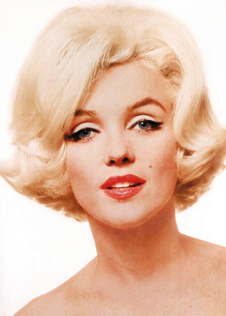 marilyn monroe went undercover for years, she changed her whole identity, name and even got a plastic surgery so people can't recognize her iconic unforgettable face features