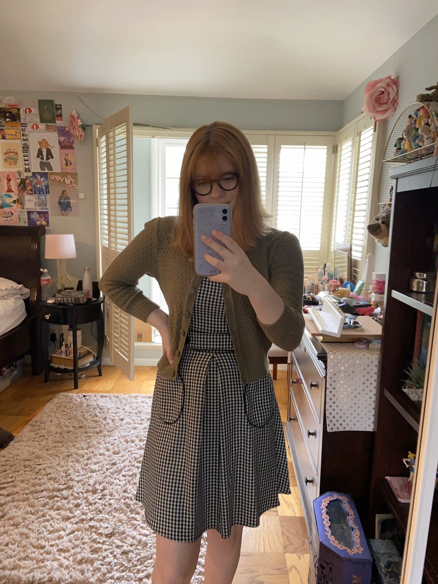 4/6: jess day from new girl! complete with glass-less glasseshonestly if i wasn’t scared i’d prob dress like her all the time... i love a good vintage style dress or skirt