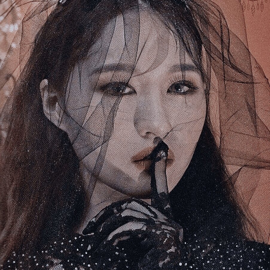dreamcatcher siyeon as witch ~ a thread