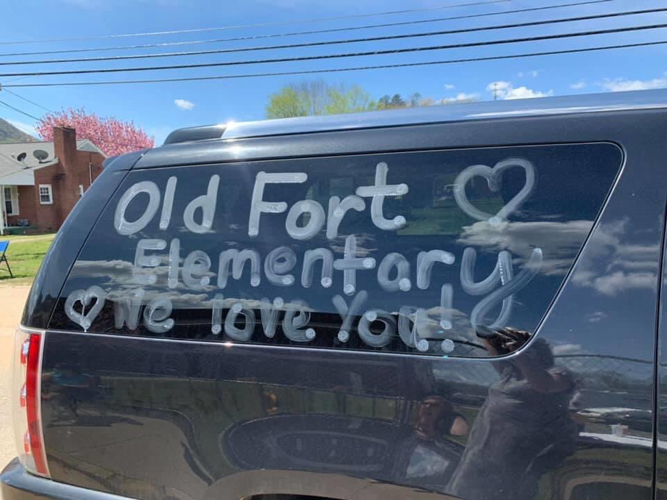 Lunch, learning packets and mini teacher parade was a success <a href="/OldFortElem/">Old Fort Elementary</a> We saw (from a distance) lots of smiling faces. We love and miss all of our students and families <a href="/McDowell590/">McDowell Co Schools</a> #oldfortpride