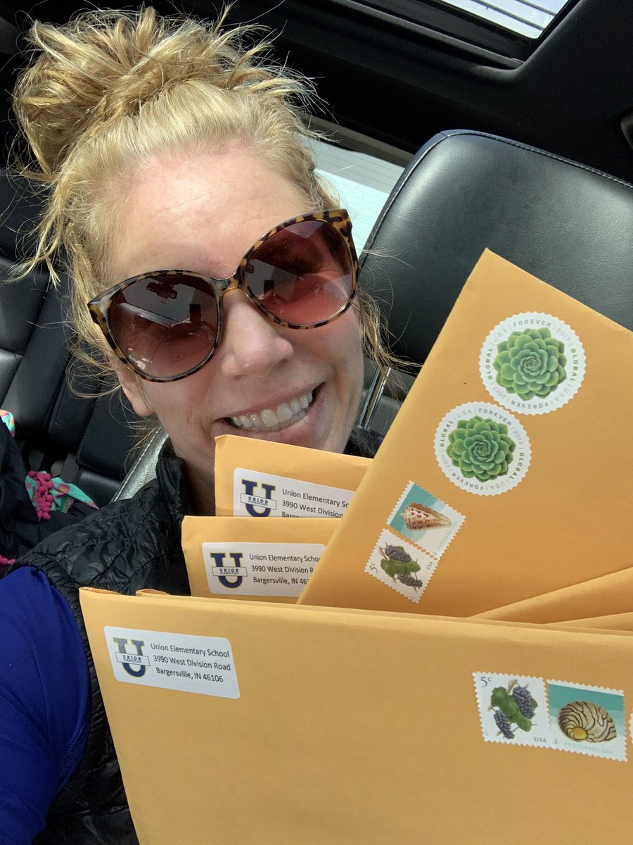kbcrites's tweet photo. Rockinβ Monday ππΌ I mailed some packages to my kindergarten Ramblers, and I put in some miles with my favorite @myfcs fanny pack! #InThisTogether #RamblerSmiles #DogKissesMakeYouSmile πΎ https://t.co/lgsdGwgwwr