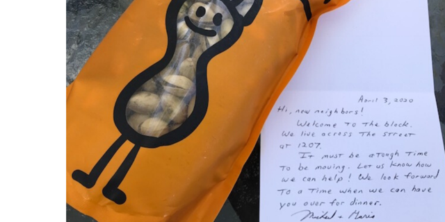 mskoler's tweet photo. Was challenged to show how I'm #WeavingCommunity during crisis by @USConvoProject &amp; @GrahamBodie. I left welcome note, offer of help and bag of pistachios for new neighbor I haven't met. How are you #WeavingCommunity? https://t.co/WWOzXhtXSU