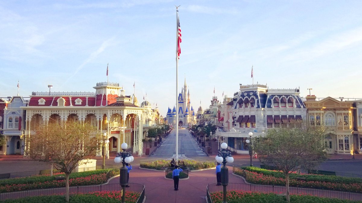MickeyViews's tweet photo. The light shines in the darkness, and the darkness has not overcome it. 🇺🇸 https://t.co/Ax5gxYqOja