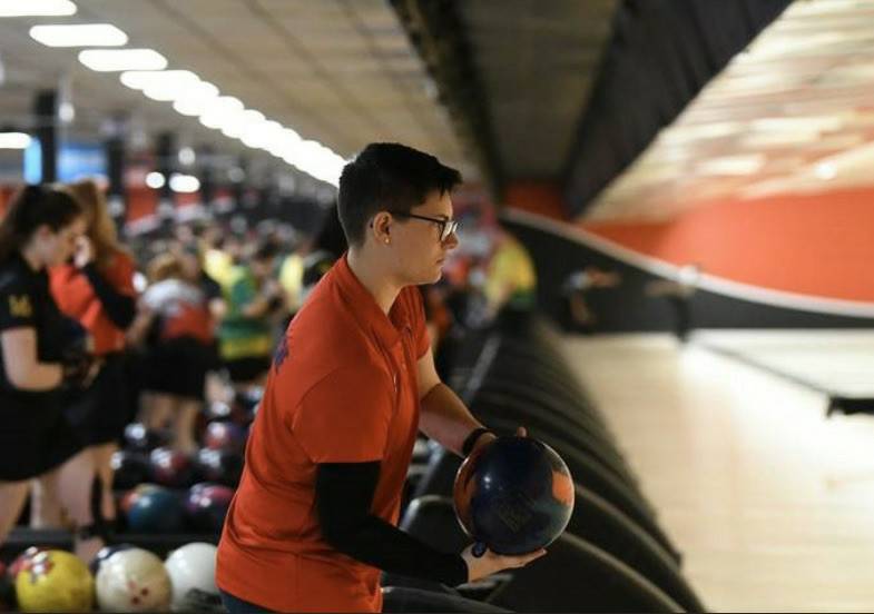 duqsaac1's tweet photo. “I bowl because every day there is always a new challenge to face. It is one sport that is so unpredictable and that’s what I love the most about it. I bowl because I love doing it with the best teammates I could ask for!” 🎳 @FarwellOlivia  @DuqBowling @atlantic10 @GoDuquesne https://t.co/7nlVJeCMGp