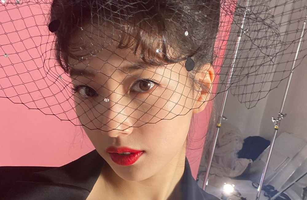 allkpop's tweet photo. Suzy hits the number one spot on real-time trending news as netizens rave over her visuals https://t.co/NSVmKTrV6P https://t.co/bNuTOMH2If