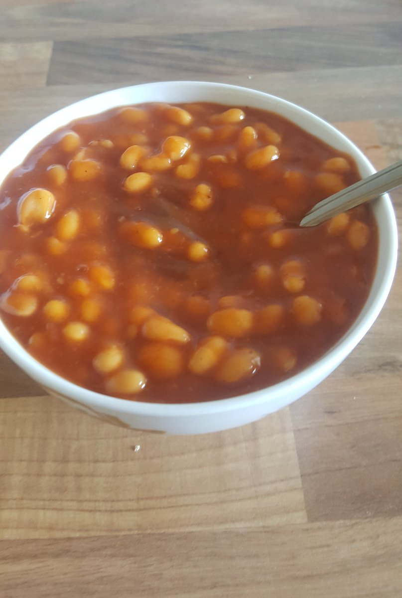 lissaLouiseTong's tweet image. #bakebeans for supper 😋 yum with splash brown sauce lol