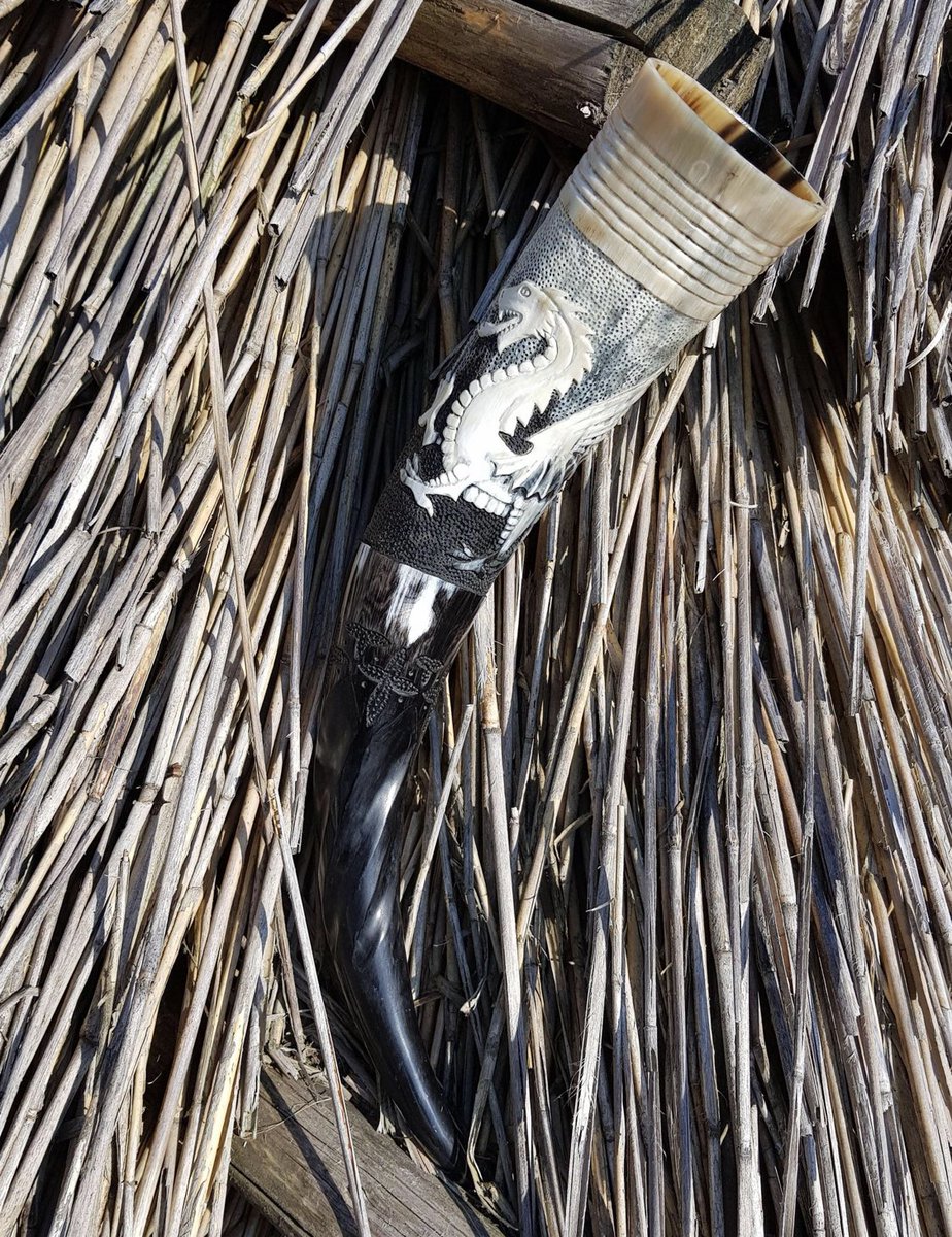 Dragon Drinking Horn 🔥

>> Viking-Styles.com <<