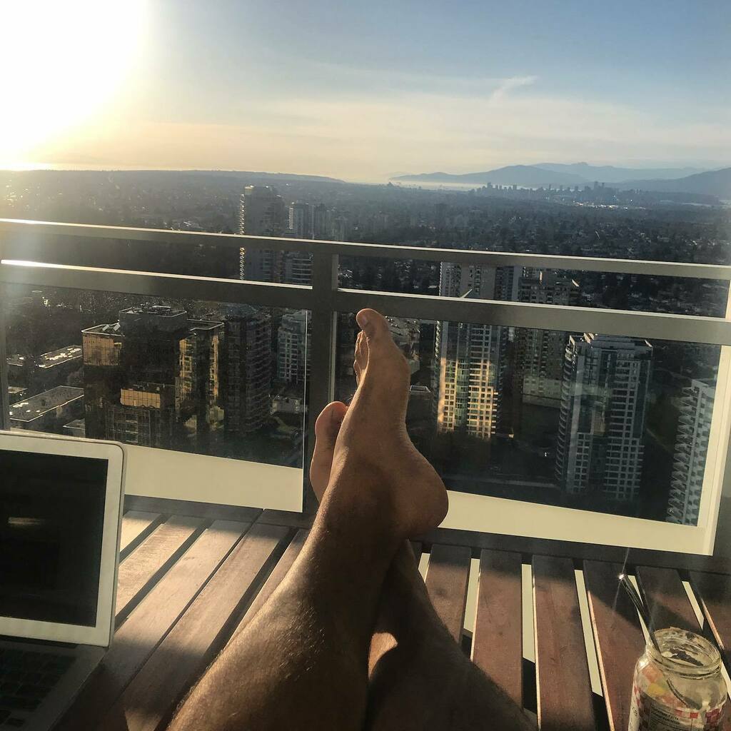 luksm's tweet photo. Quarenta no sol ☀️ https://t.co/hXwBa2qOaO https://t.co/VUpVf887E8