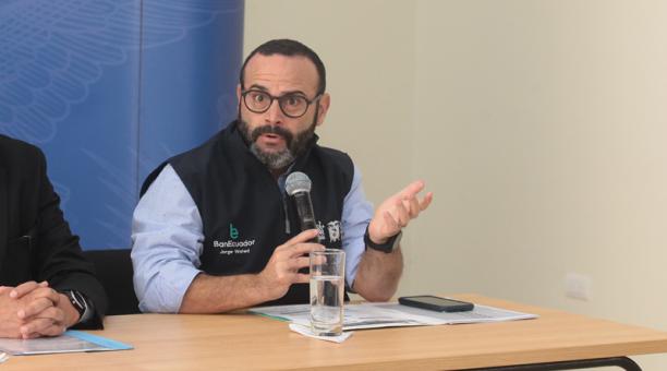 Lilatown9's tweet photo. Jorge Wated dice que el levantamiento de un cadáver en Guayaquil demora aproximadamente 30 minutos Jorge Wated Reshuan, quien dirige la Fuerza.
#camila 
#ElComercio https://t.co/3TzuHUeiLA