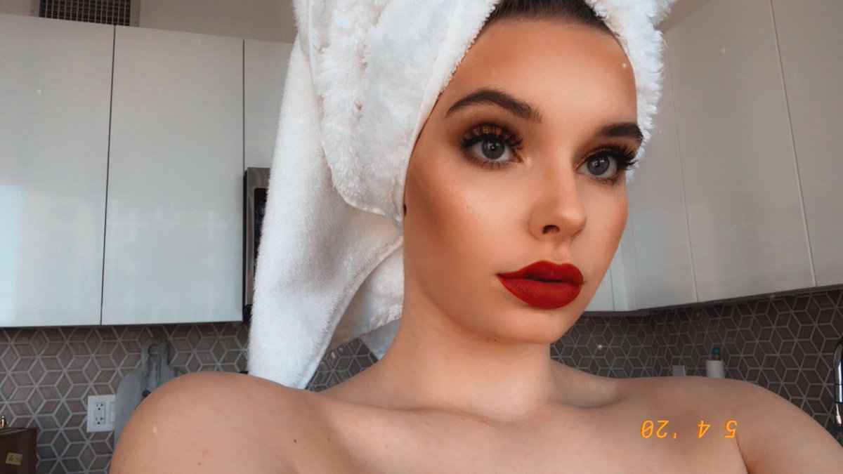 EmBakerr_'s tweet photo. Tried to recreate this look for classs. Somethin light for your timeline 🌞🥰 https://t.co/OQE9pVSagl