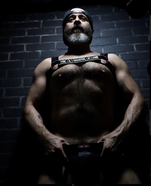 BuiltFur's tweet photo. A little flashback... #daddynips #mccallstudio #leatherdaddy https://t.co/9VcFY2LCJ1