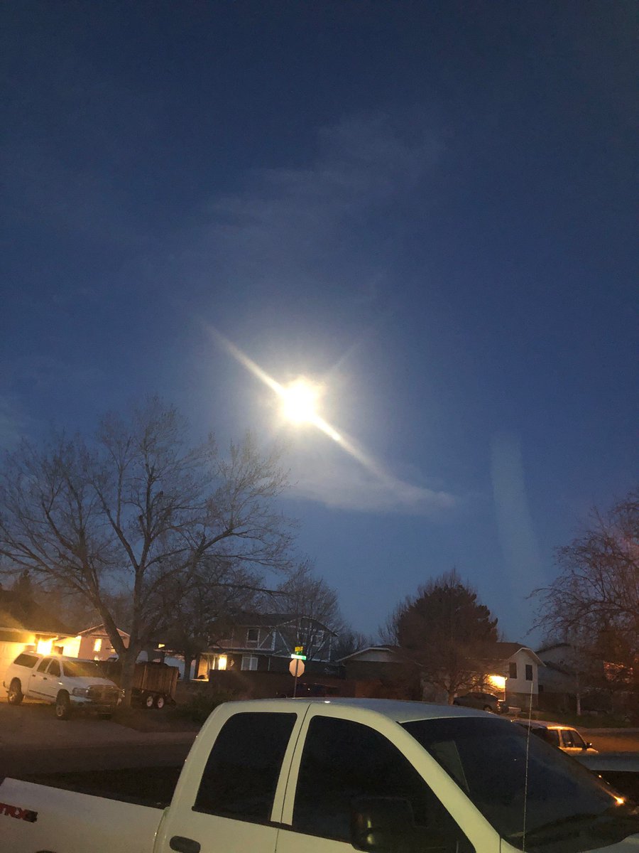 PresleyGin's tweet photo. @GovAndyBeshear #TeamKentucky #Patriot our family in CO do a 8pm hospital shift change cheer to the #HealthcareHeroes ... can we do something similar in KY? https://t.co/NgZpuy2DAg