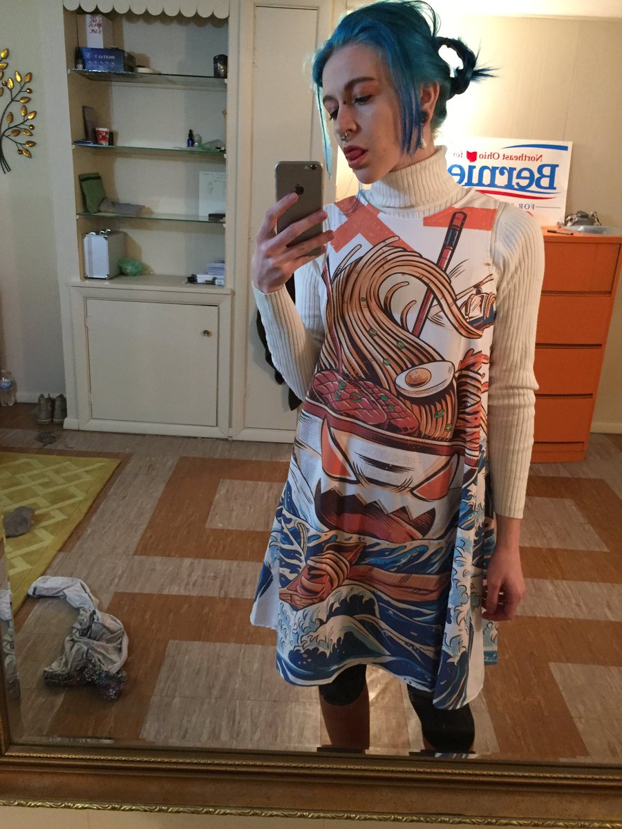 Graveyard_hoe's tweet photo. Birthday dress 🌊🍜 https://t.co/I9h2tKspyR