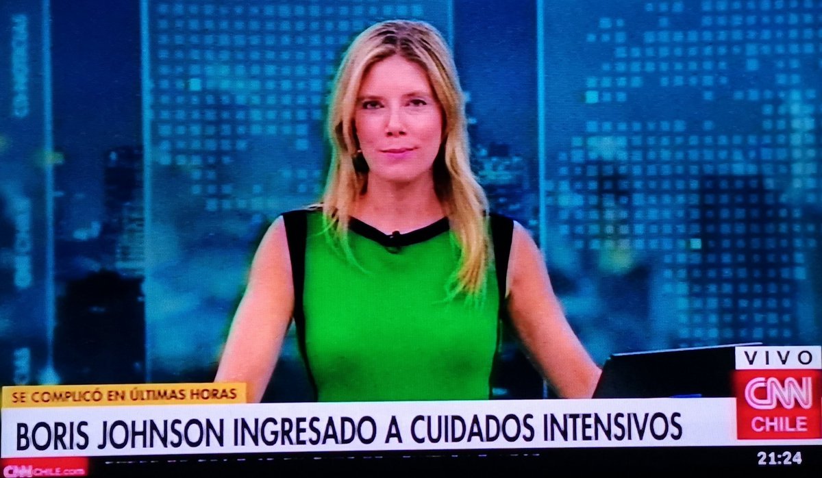 TnemosMinistras's tweet photo. Día de noticias con @tv_monica en @CNNChile Tremenda nuestra Queen Mónica Rincón ❤️ siempre trabajando bajo los protocolos y cuidados que se requiere frente al #Covid_19 y promoviendo #QuedateEnCasa se extraña #MRCNN 😔💔 cuidate mucho Mónica 💜 https://t.co/ZAqTt3DERQ