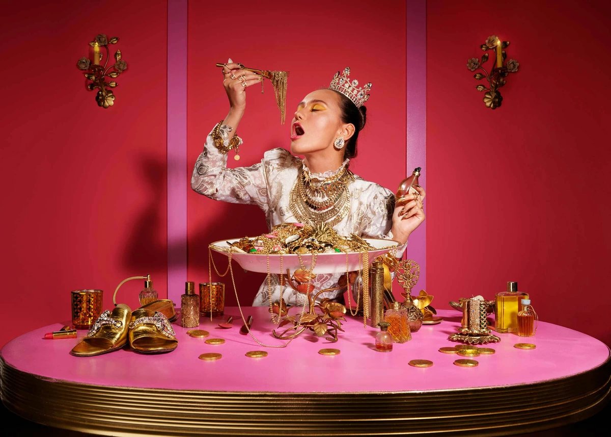 &amp;Walsh, agencia creativa fundada por la
diseñadora, ilustradora y publicista <a href="/jessicawalsh/">jessicawalsh</a>, fue la encargada de diseñar una campaña de comunicación para <a href="/ArtzPedregal/">ARTZ Pedregal</a>.