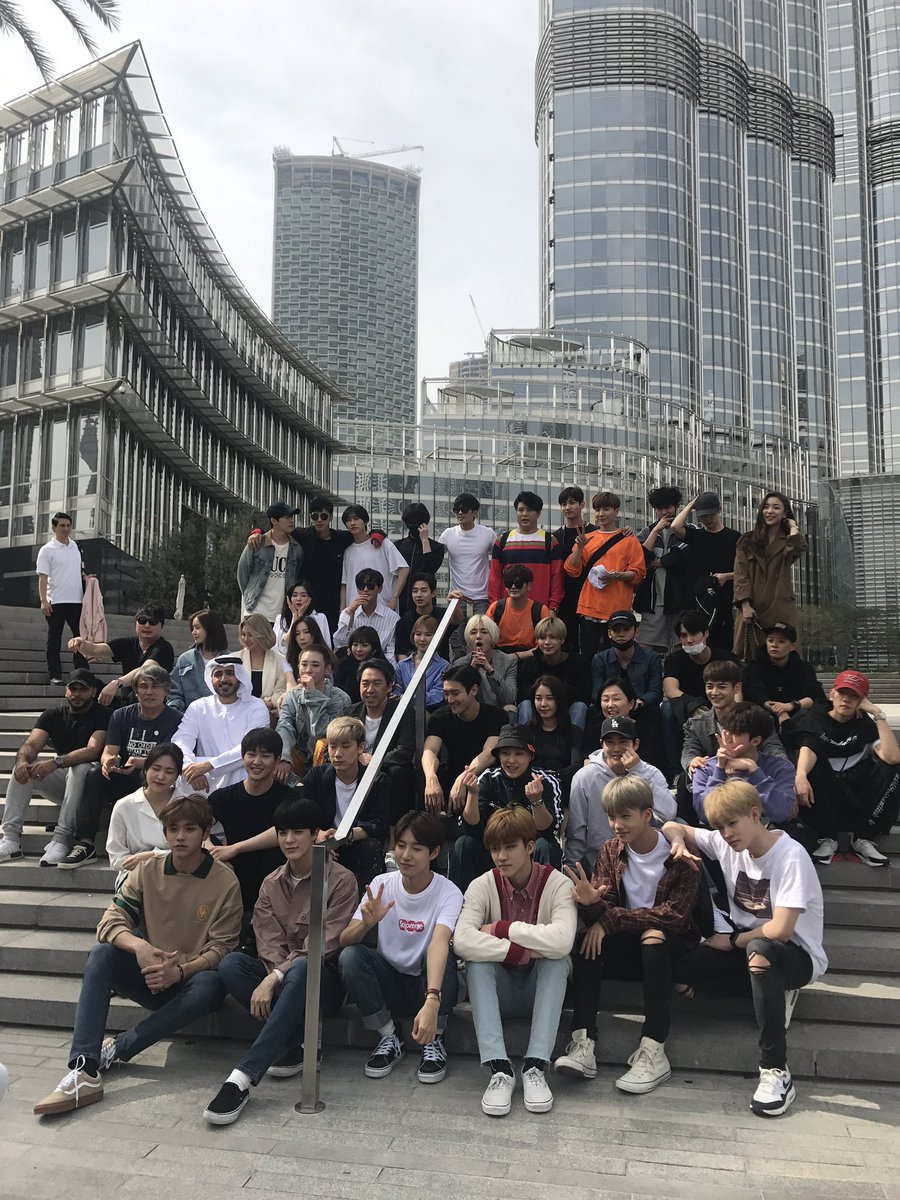 ฮาวทู ถ่ายรูปรวมศิลปินยังไงให้เหมือนทัวร์จีน