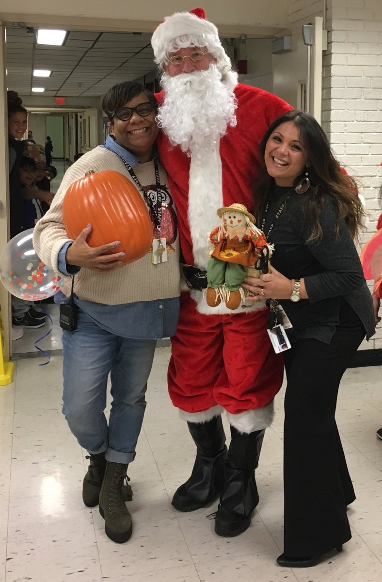 MsHernandezPCSD's tweet photo. A big round of applause for this amazing lady right here! Mrs. Woodley, we celebrate you not just for what you do but for who you are! You inspire us to be kind, loving, selfless, and to SMILE! Thank you for being our #AMAZINGAP! #BFF #SugahNCrissy #OaksidePride #PeekskillPride https://t.co/Oqk3tdyqlr