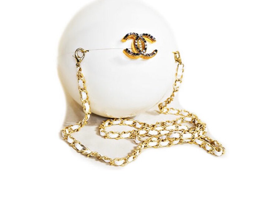 Helen01292427's tweet photo. CHANEL ノベルティ
ドバイ限定
パールバッグ

ドバイで行われたコレクション時に贈答された激レアバッグ🥺
これ持ってたら、目立つよね‼️😳

#CHANEL
#シャネル
#ノベルティ
#激レア
#パール
#パールバッグ
#ドバイ https://t.co/5j2upQR6VI