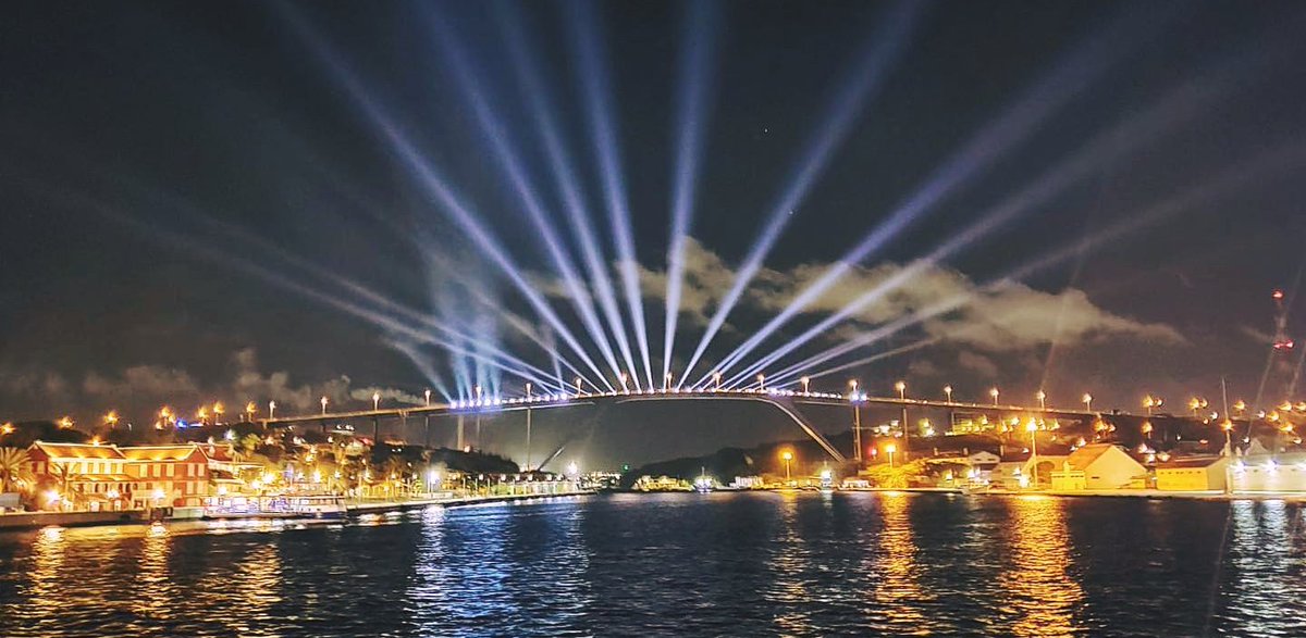 joelightboy's tweet image. Willemstad, Curacao - Jimmy Lo-A-Njoe &amp;amp; the team at #MassiveProductions created  looks on the Juliana Bridge with the @ChauvetPro #Maverick MK1 Hybrid and #Rogue R2 Beam fixtures as part of the #LightTheSky project. The project was by Ian Sillie and handled by Izichiel Cocalves.