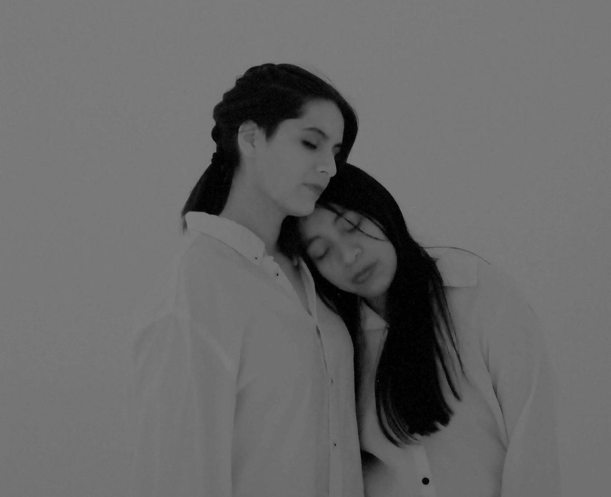indierocks's tweet photo. #Bioluminik, el dúo conformado por Liz Gómez e Ivonne Valdez, estrena un EP doble y homónimo. https://t.co/14Pswi0GFr 🍃 https://t.co/Q9KvoiYWlh