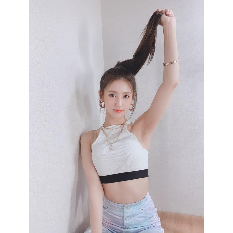 miikoee's tweet photo. 编舞老师不给力啊，anything us perfect except dance part😭😭
Wish have better choreography.
概念照很好，soojin的服装及发型都很棒，可惜没出现在mv里。😭🙏 @CUBETV_ihq  @G_I_DLE
发型师在哪里？ 希望可以帮miyeon换发型

送上美女几枚 https://t.co/YrFRMTjFxe